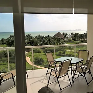 Swim The Caribbean & Work With A View Cancún